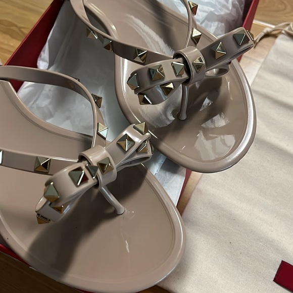 Rockstud PVC Flat Thong Sandal. Shoe bag and original box. Like new condition - Picture 8 of 10